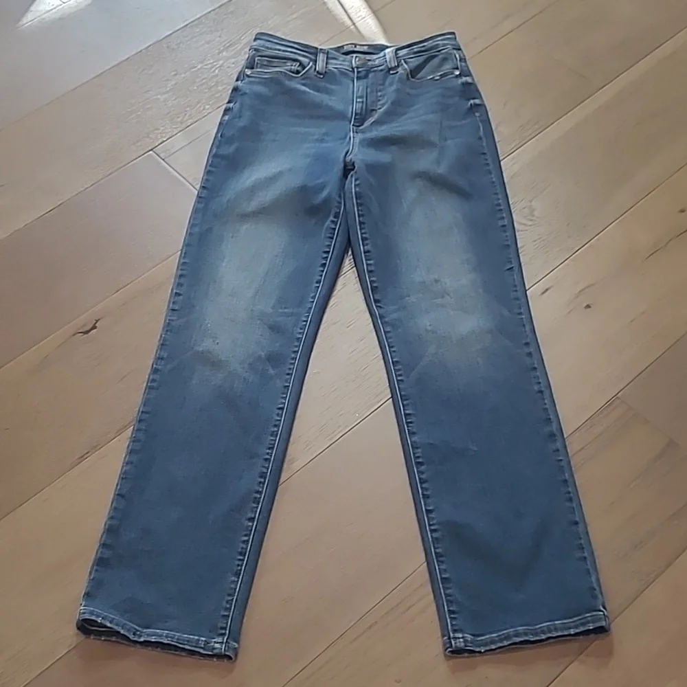 Judy Blue Jeans Women's sz 3/26 Straight Fit Mid Rise Denim Jeans